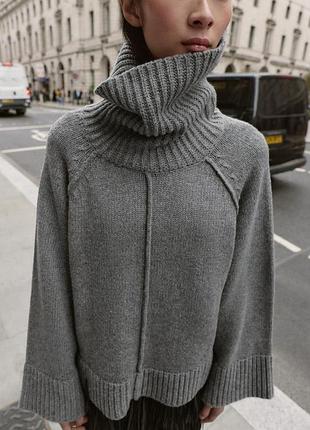 Трикотажний светр оверсайз з високим коміром