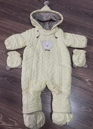 Комбінезон на 6-9 міс (75 см) з пінетками,рукавичками та капюшоном.в ідеальному стані.