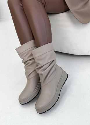 Зимние кожаные сапоги на меху