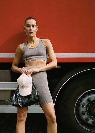 Варений безшовний топ в рубчик від zara