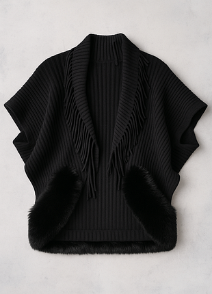 Жіноча  в’язана накидка з хутряною обробкою