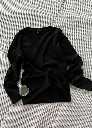 Мʼякий кашеміровий пуловер , светр від escada