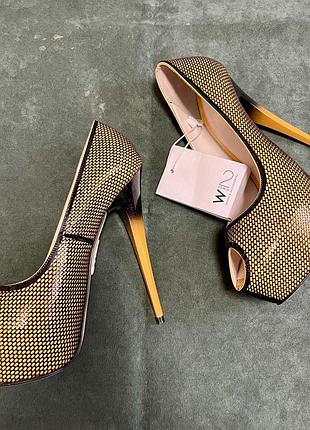 Жіночі туфлі win