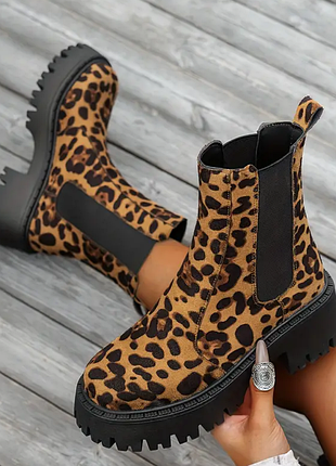 Женские сапоги челси с трендовым леопардовым принтом до середины икры