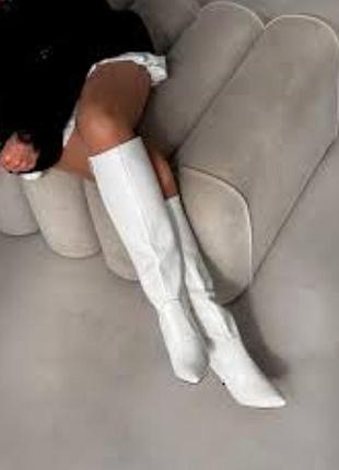Стильні шкіряні білі чобітки на підборах