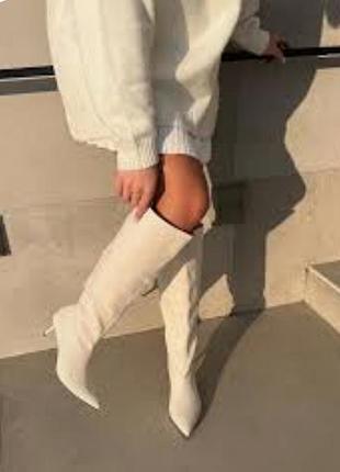 Стильні шкіряні білі чобітки на підборах