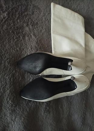 Стильні шкіряні білі чобітки на підборах