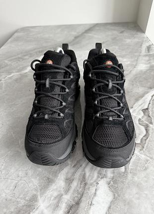 Кросівки merrell moab 3 gtx оснащені водонепроникною мембраною gore-tex®, яка зберігає ноги сухими, дозволяючи ногам дихати.