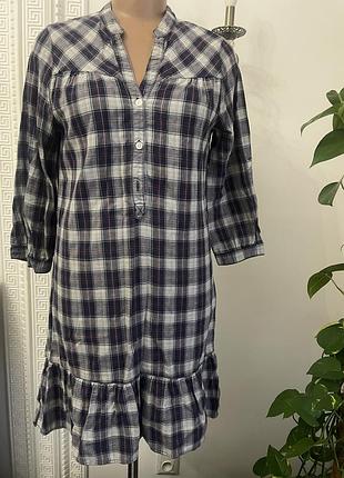 Гарна сукня у клітинку