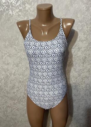 Суцільний купальник