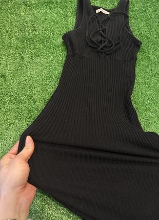 Облягаюча міді сукня