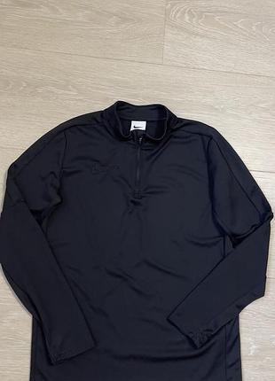 Спортивная кофта для тренировки