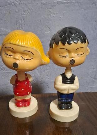 Куклы-болванчики. поцелуи