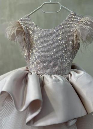 Святково урочиста сукня для леді