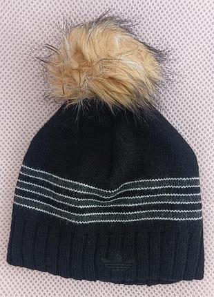 Стильная теплая шапка с вышивкой adidas помпон