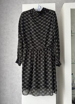 Сукня з цікавим візерунком