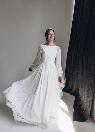 Весільна сукня у стилі мінімалізм