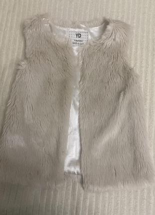 Жилетка межова для діачинки 8~.9 років.бежевого кольору.на гапликах застібка.бежевого кольору.