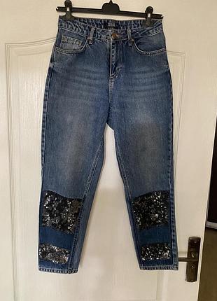 Жіночі джинси,прикрашені поетками. укорочені. стан нових. розмір 27