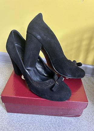 Чорні класичні замшеві туфлі на широкому зручному каблуку 36 розмір 23см устілка
