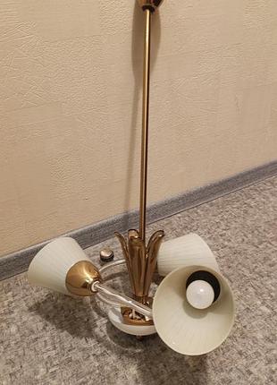 Люстра со стеклянными плафонами. времен ссср.