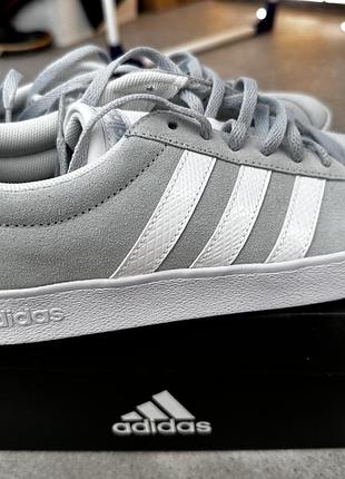Кросівки жіночі adidas  41р