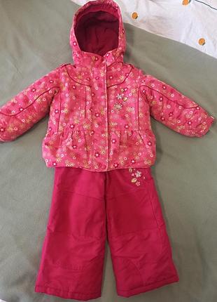 Зимний комбинезон на девочку 3-4 года, 104 см. (куртка + штаны) темно розового цвета, в цветочный принт
