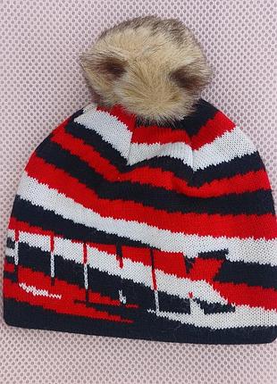 Шапка с помпоном полосатая
