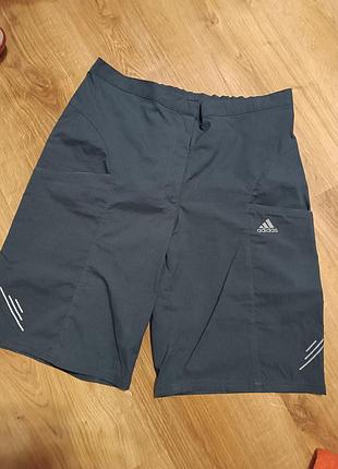 Мужские спортивные шорты adidas серого цвета