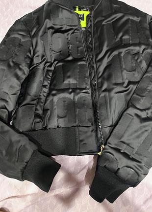 Черная куртка в идеальном состоянии размер s