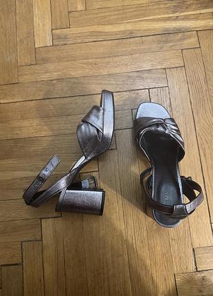Босоніжки металік туфлі