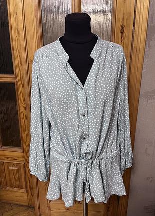 Блуза кольору шавлії