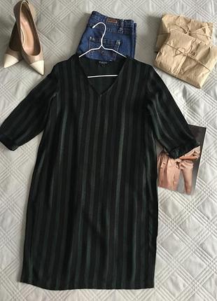 Стильное платье в полоску свободного кроя в размере 38