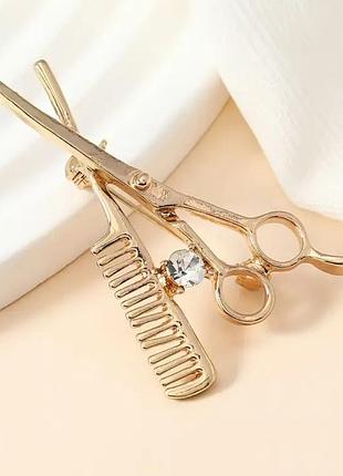 Стильная брошь - дизайн ножниц и расчески из цинкового сплава с блестящим ринстоном