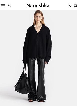 Трикотажний джемпер з v- горловиною