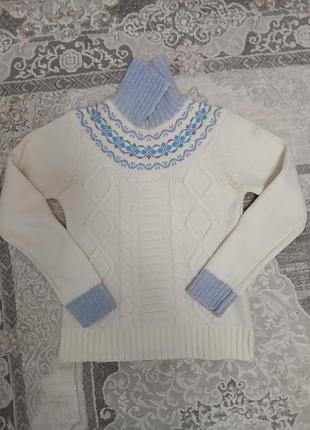 Теплий светр білий з геометричним візерунком