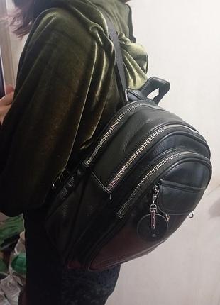 Черный стильный рюкзак