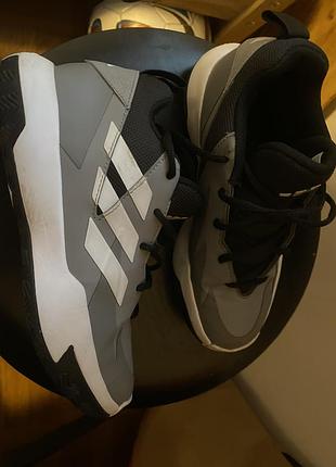 Оригінальні кросівки adidas