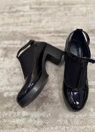 Ботинки женские лаковые размер 40