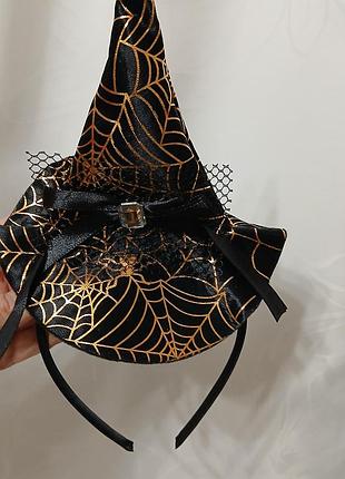 Новий чорний обруч з капелюшком та бантиком для костюмів на гелловін, обідок до костюма відьма, павучиха, відьмочка, чаклунка хеловін геловін хелловін