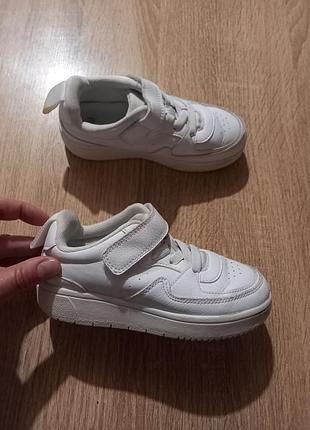 Кроссовки на девочку 28 размер