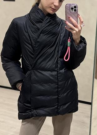 Чорний жіночик пуховик кімоно