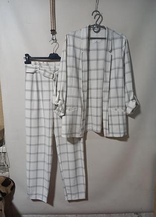 Костюм пиджак + брюки размер м