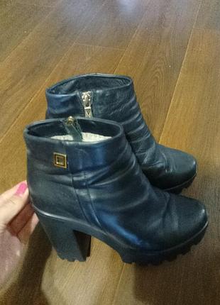 Кожаные сапоги