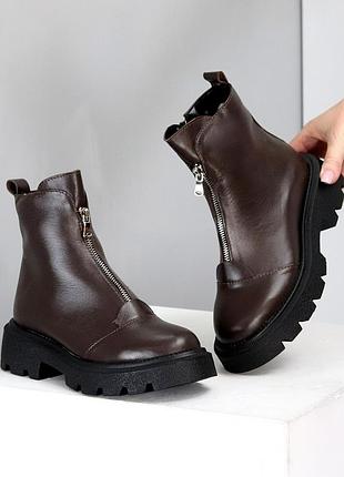Натуральные трендовые зимние ботинки на удобной легкой подошве с замком спереди