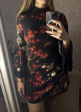 Плаття міні з широкими рукавами