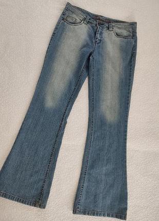 Джинсы р.л/хл,широкие к низу, без нюансов