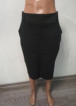 Чорна мідіспідниця, олівець