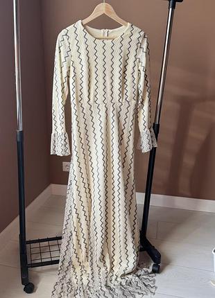 Жіноча сукня молочного кольору