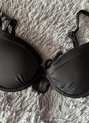 Красивий ліфчик від купальника